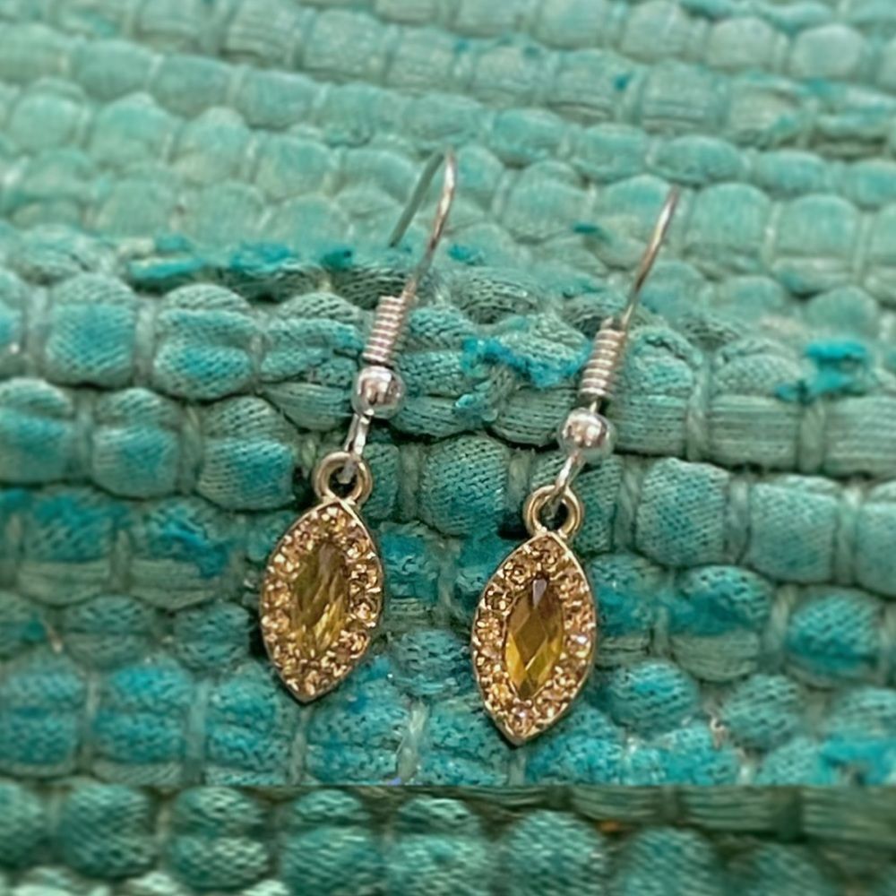 Cute droplet earrings, rhinestone gem classy